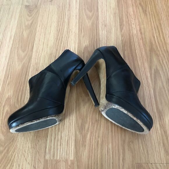 Moschino Vero Cuoio Black Leather Stilleto Two Button - Picture 9 of 10